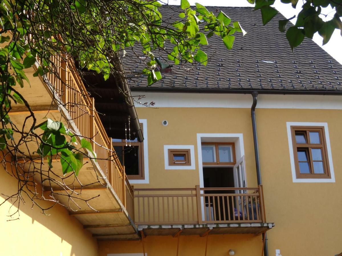 Gaestehaus Familie Loeffler - Ferienwohnung Am Stadtplatz In Litschau Exterior photo