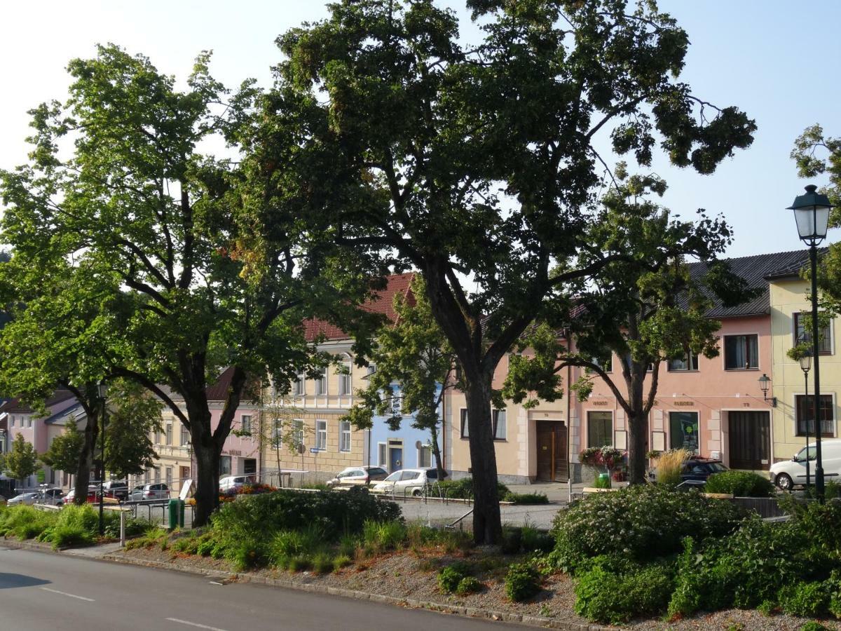Gaestehaus Familie Loeffler - Ferienwohnung Am Stadtplatz In Litschau Exterior photo